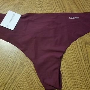 NWT CALVIN KLEIN  Thongs  size medium